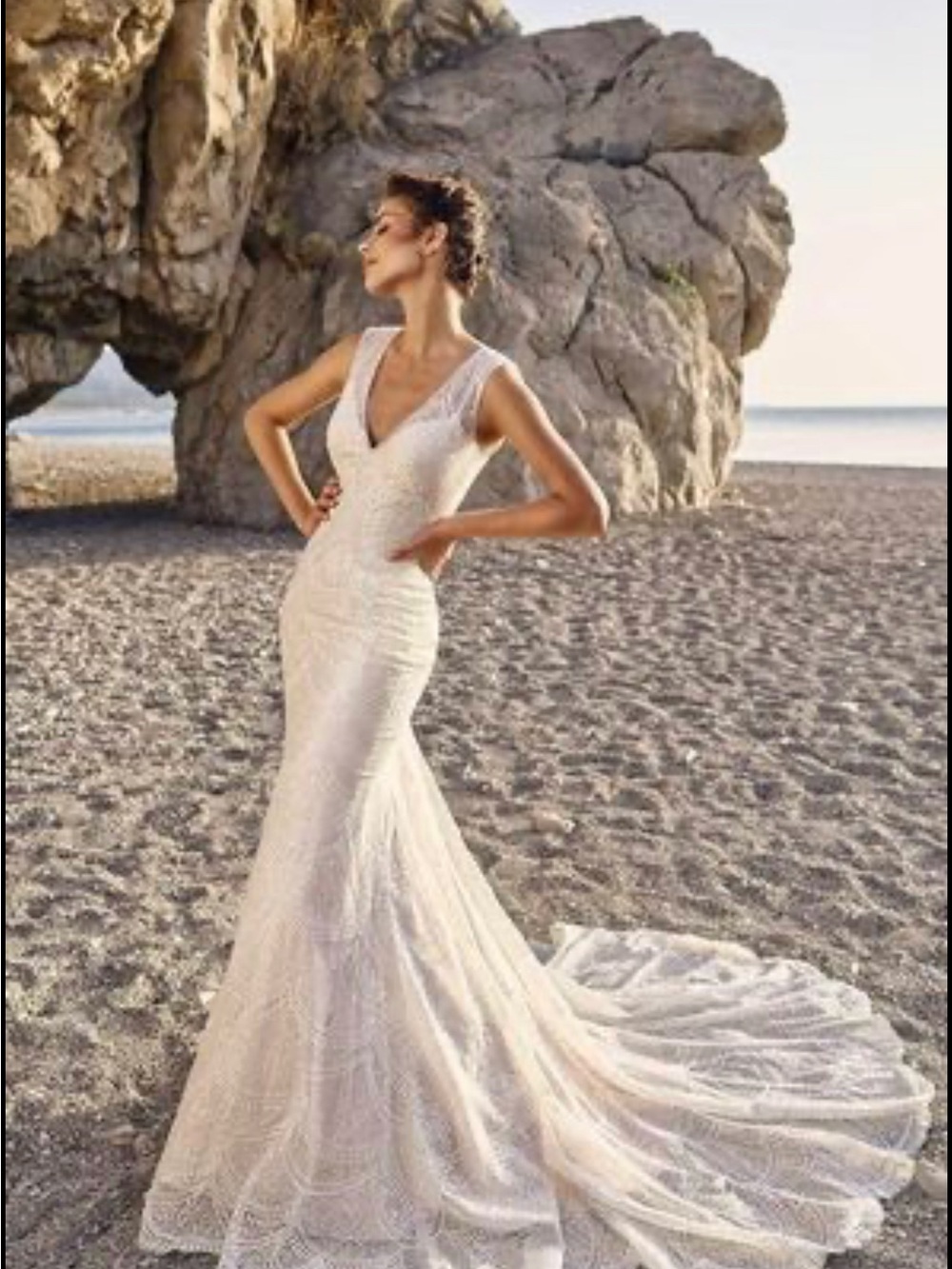 Sleeveless Lace V-Neck Mermaid Wedding Dress in Ivory